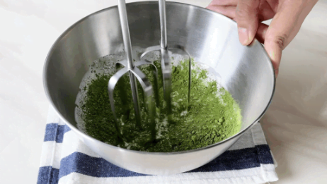 不用烤箱的夏日甜品王，兩種口味的奶酪小方，糯嘰嘰，冰涼香濃